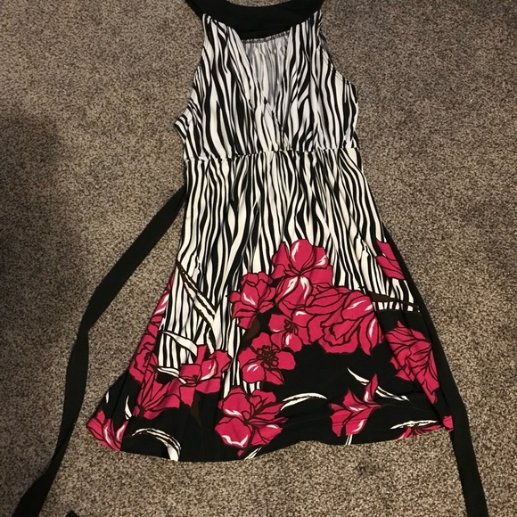 Rampage Juniors zebra and flower print sleeveless tunic size medium - Picture 6 of 6